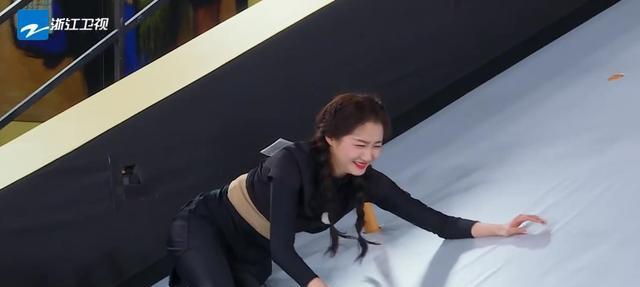 宋丹丹|奔跑吧:画风突变,游戏拉满惊悚氛围,周深尽显绅士风度获赞无数