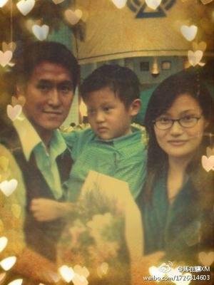 马德钟:TVB视帝最终选择离开邵氏,与家人庆生幸福甜蜜