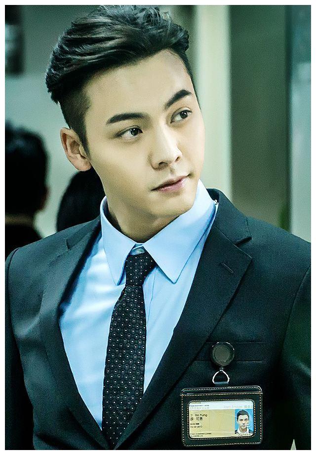 陈伟霆换了新发型,留背头的他突然发现不帅了,颜值下降 - 娱乐资讯