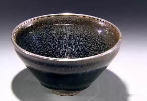 天珠|易盏堂:建盏中的银兔毫为何这么珍贵?