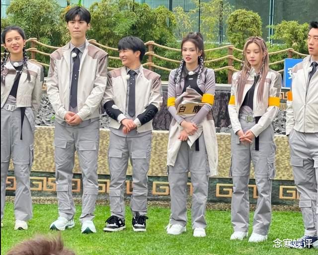 苏醒|苏醒录制跑男滤镜遭粉碎,现场路透照判若两人,龇牙咧嘴表情怪异