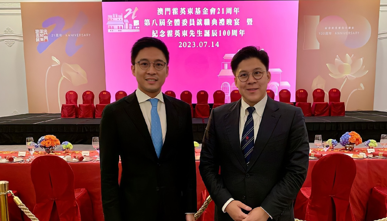 71岁陈琪琪出席家族晚宴!穿荷叶边衣服踩恨天高,嫩过名媛何超琼