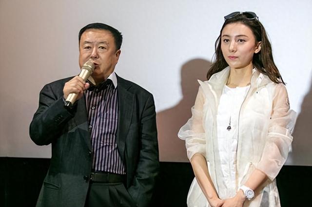 她出道便靠姑父走红，姑父另结新欢后，“彻底”沦为了18线演员