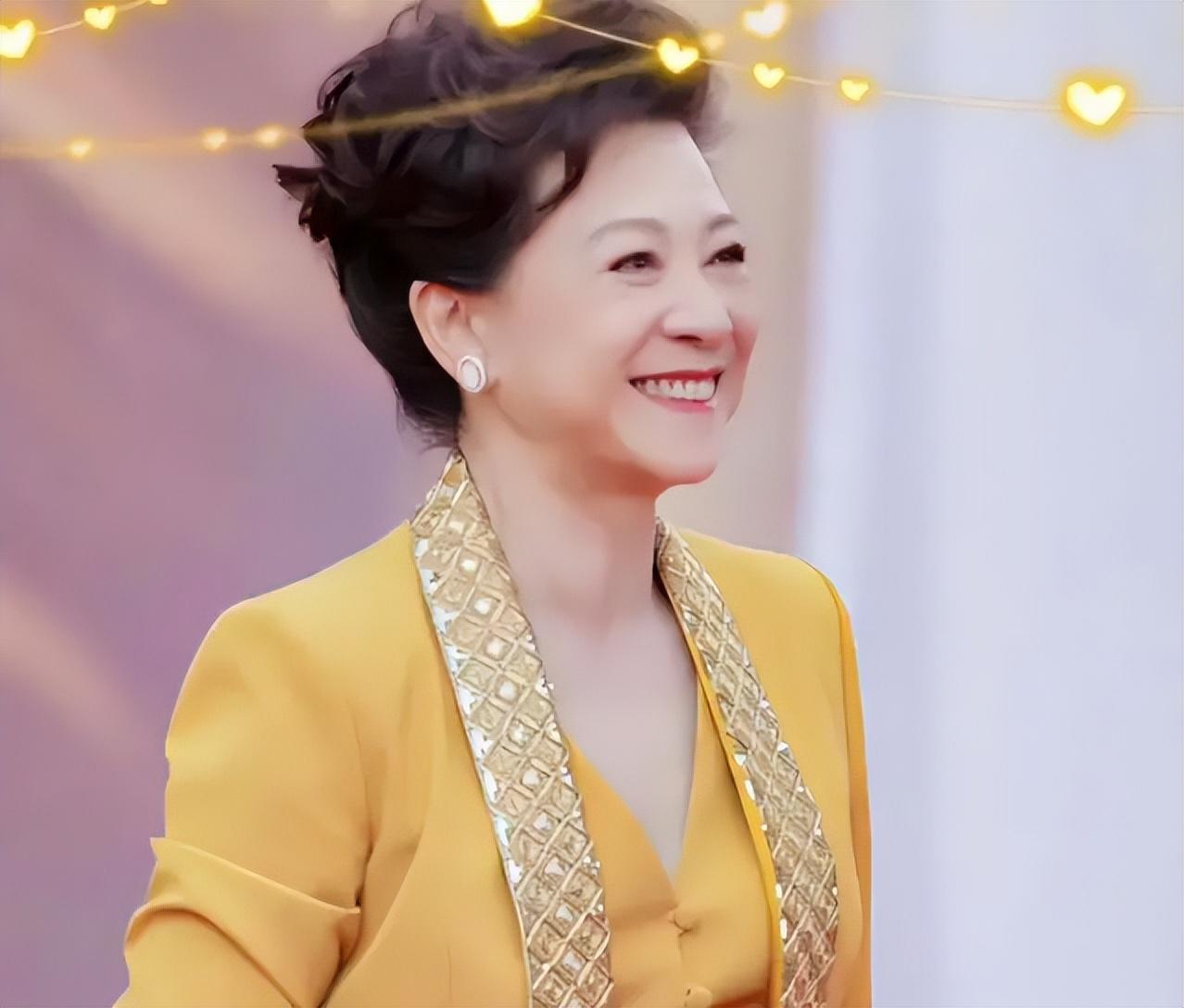 70岁刘晓庆和74岁王馥荔同框 “天然脸”“医美脸”的差距一目了然