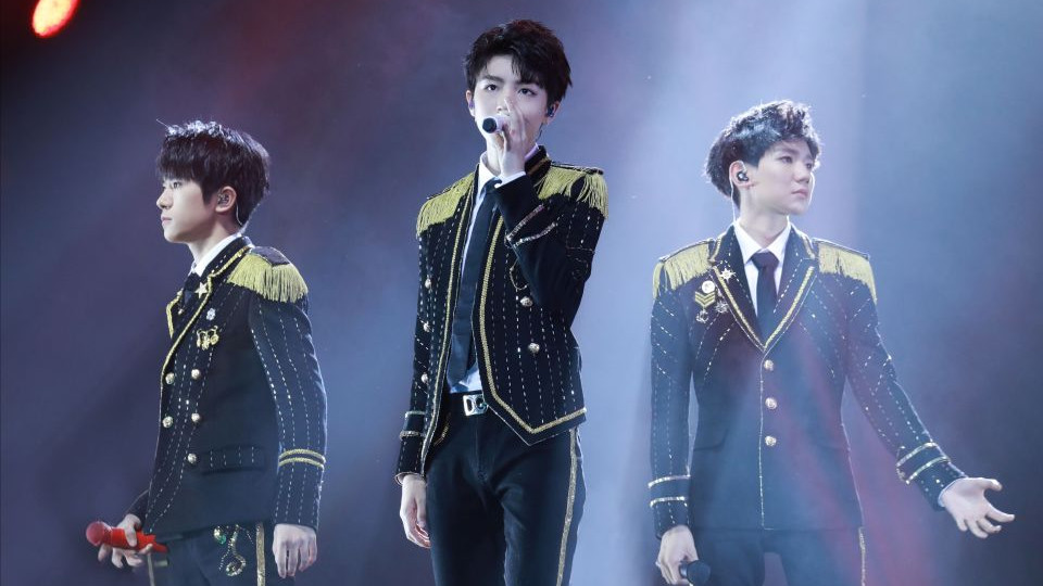 曝女粉用身体换TFBOYS演唱会门票，7天换10万，四人轮流陪，离谱