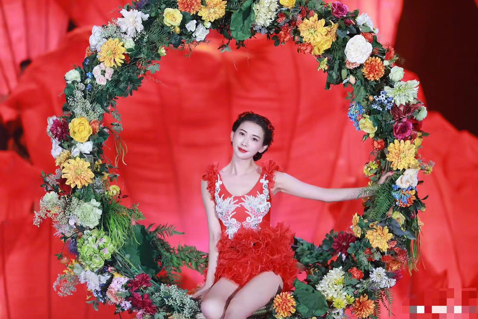 林志玲|林志玲家暴风波后生图曝出!满脸痘印,瘦成大头娃娃