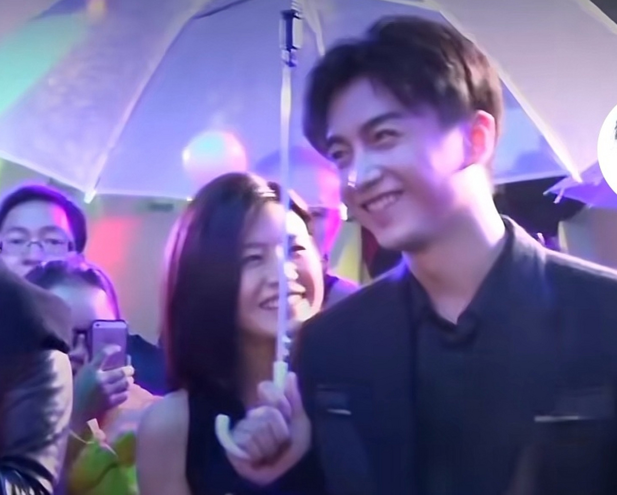 长着一张“胡作非为”的脸,却深情又专一,这4位男星像言情男主