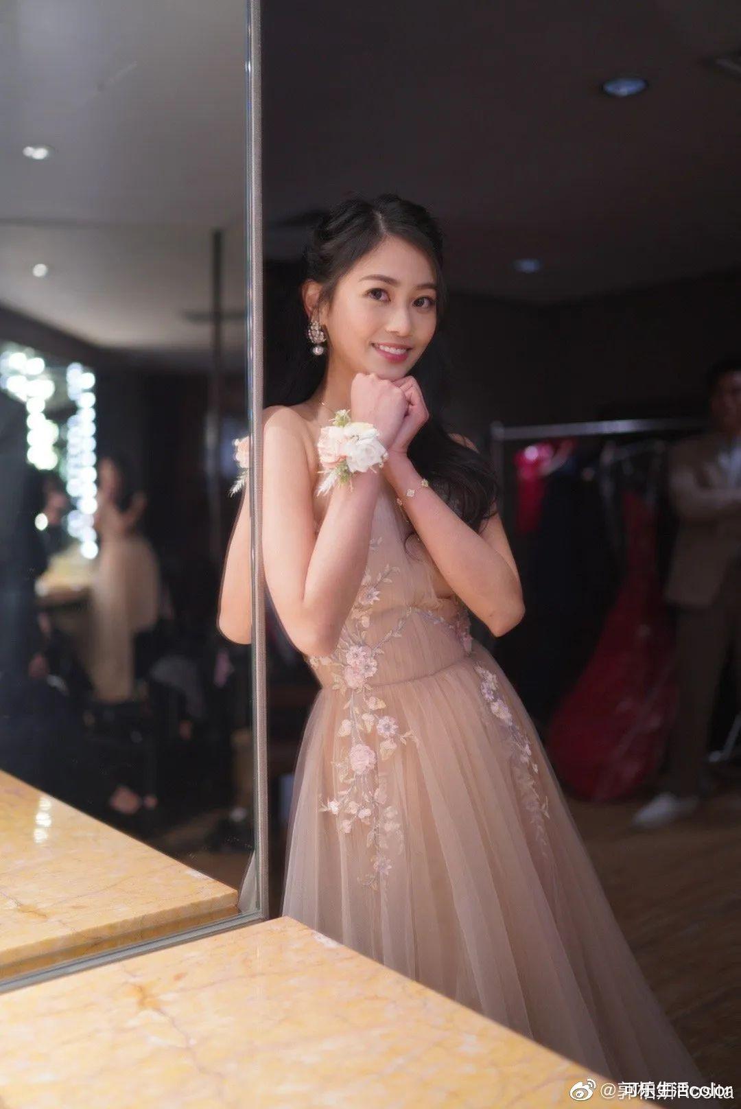 “港姐”变“打女”~郭柏妍用魔性形象搣甩绯闻，生得靓真係可以好任性！