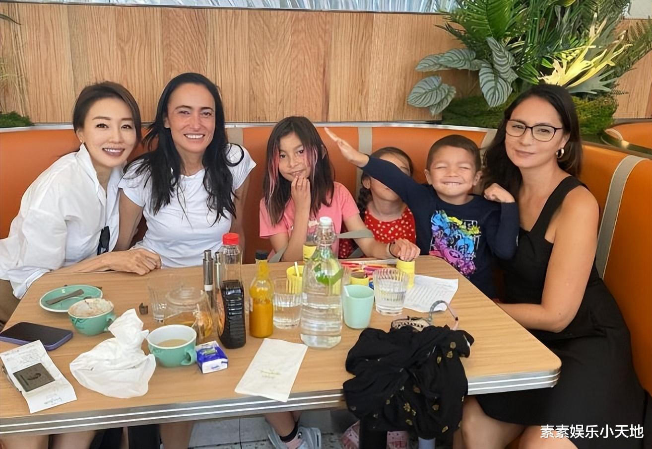 吴彦祖10岁女儿正面照:染粉色头发个性鲜明,风格独立有趣