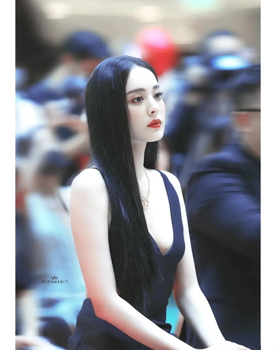 古力娜扎|大粉曝因爱8个月不进组!娜扎黑化:要把恋爱脑摔破,以后事业脑