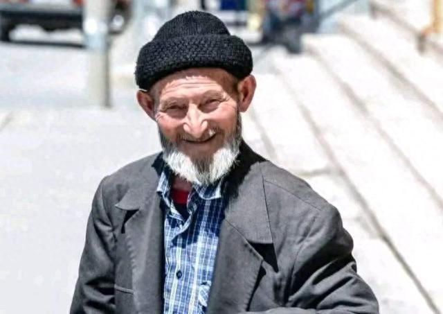 退休医生坦言：寿命长不是靠多走路和多睡觉，而是坚持这2件小事