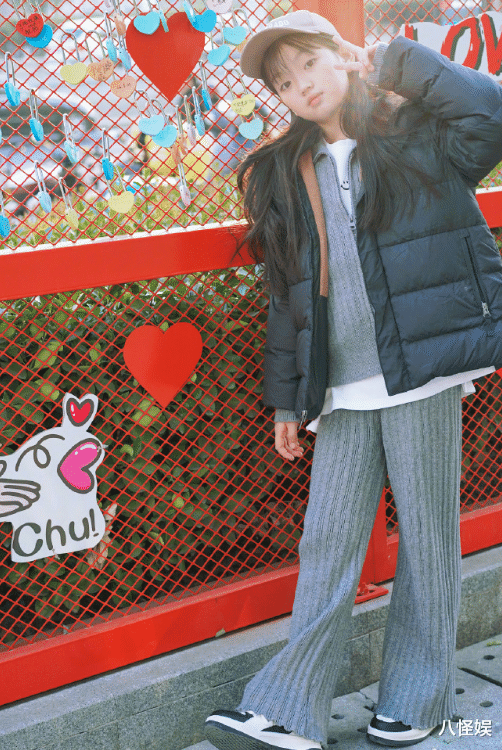 童星阿拉蕾近照曝光，没有长歪还越长越漂亮，大眼睛超有灵气