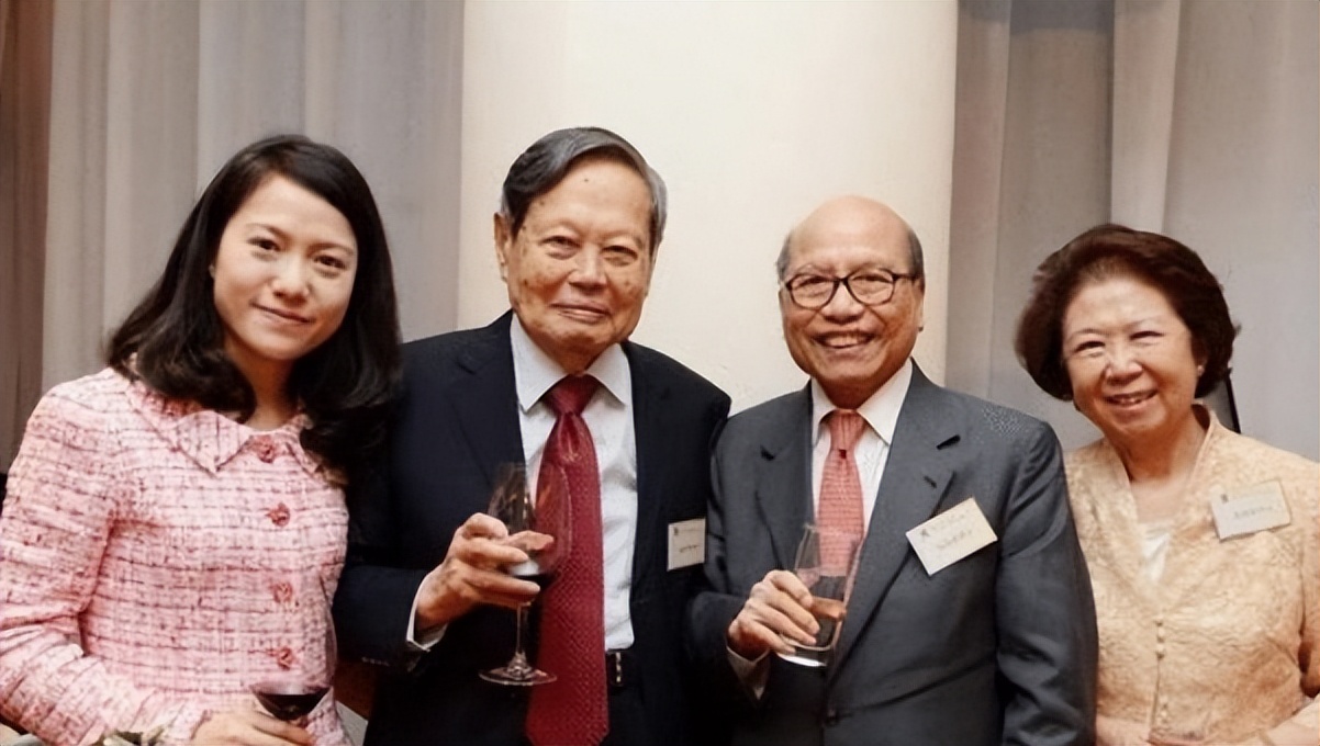 曝101岁杨振宁住院，小27岁岳母床前陪护，编辑已备好他去世文案