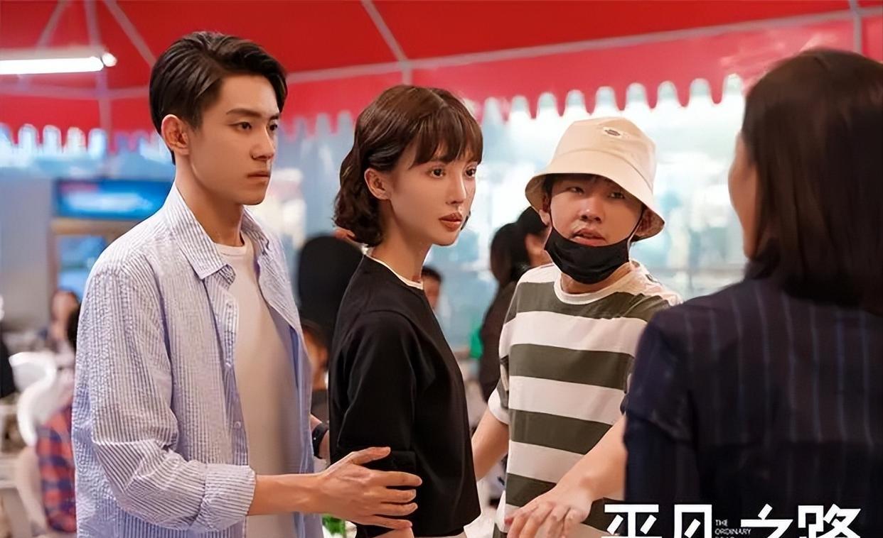 |央视“撑腰”！太子爷“被贬”成凡人？国剧职场终于不装了