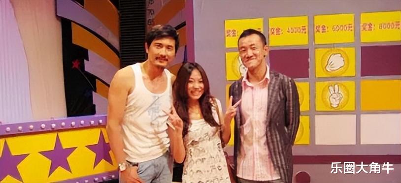 56岁包小柏:娶圈外人妻子,女儿因患癌离世,与哥哥抱头痛哭