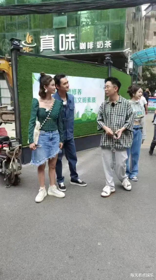 张歆艺|张歆艺近况瘦成纸片人，内娱畸形审美真可怕，二婚嫁袁弘生活很幸福