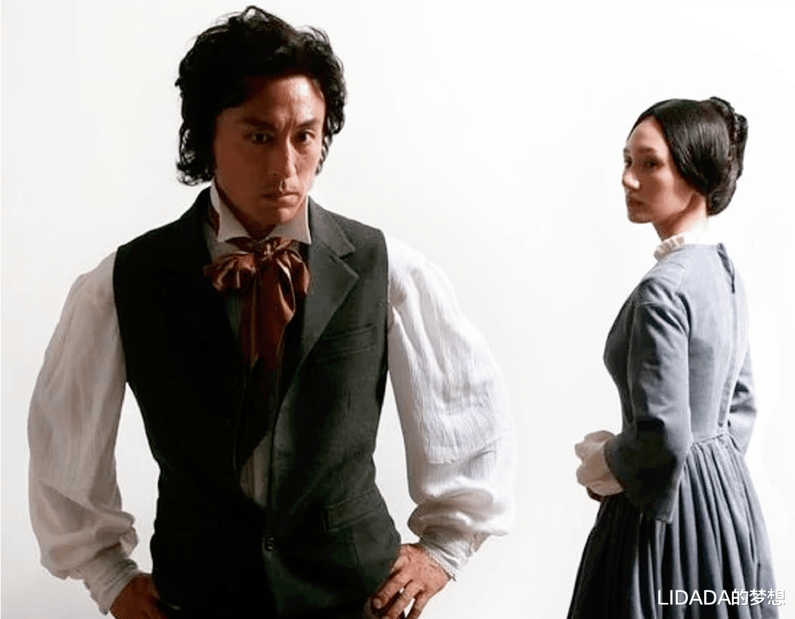 她长得美且有才,嫁知名演员恩爱40余载生一双儿女,一家幸福美满