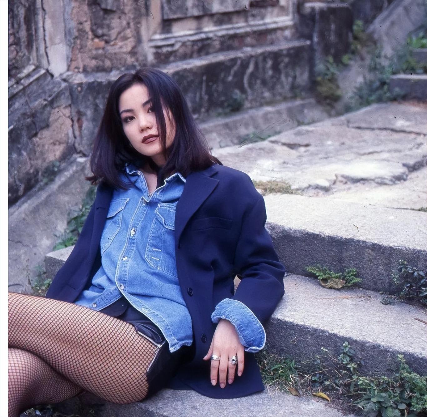 和王菲谈恋爱是什么感受？梁龙：不是一个世界人，她永远看不见你