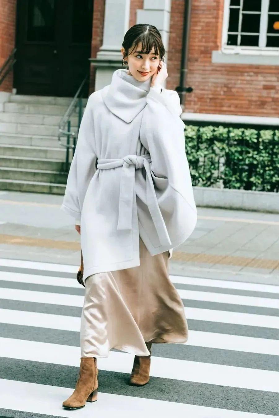 今年“混搭叠穿”更流行!学会3个穿搭公式就够,带你一步变洋气