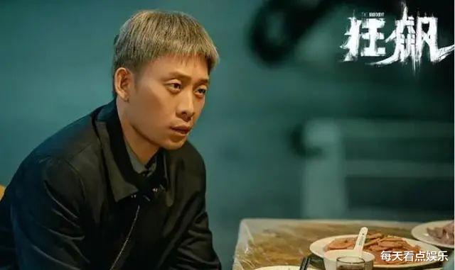 娱乐圈“最丑”影帝,娶二婚大6岁妻子,结婚17年宠妻如宝