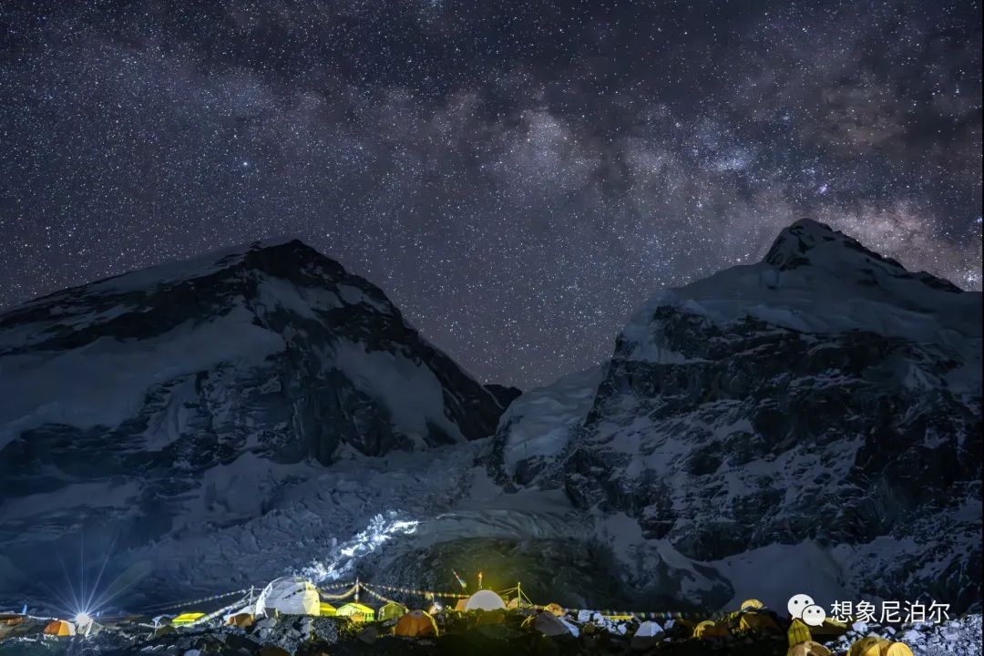 珠峰|想象尼泊尔2023年珠峰修路队成功铺设路绳至8848.86米顶峰
