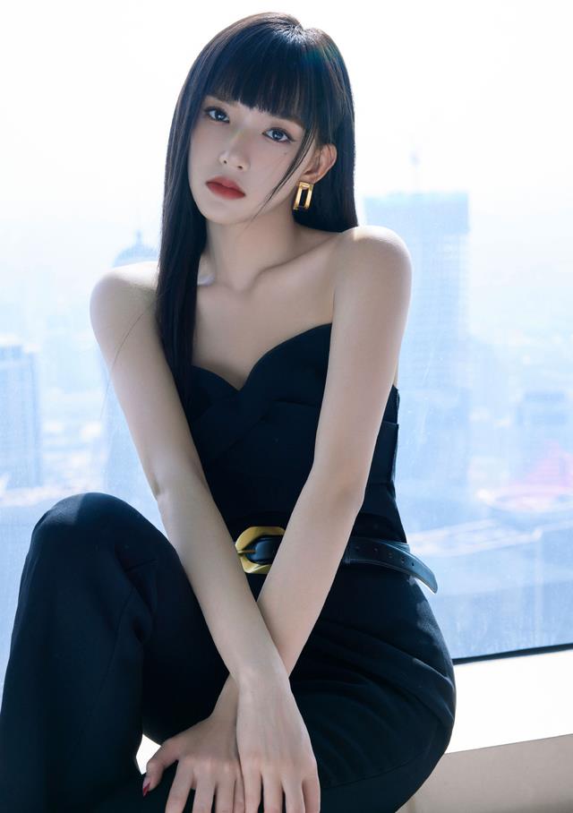 花生 关晓彤脖子忘了涂粉,成毅精致的土气,程潇齐刘海翻车没辨识度