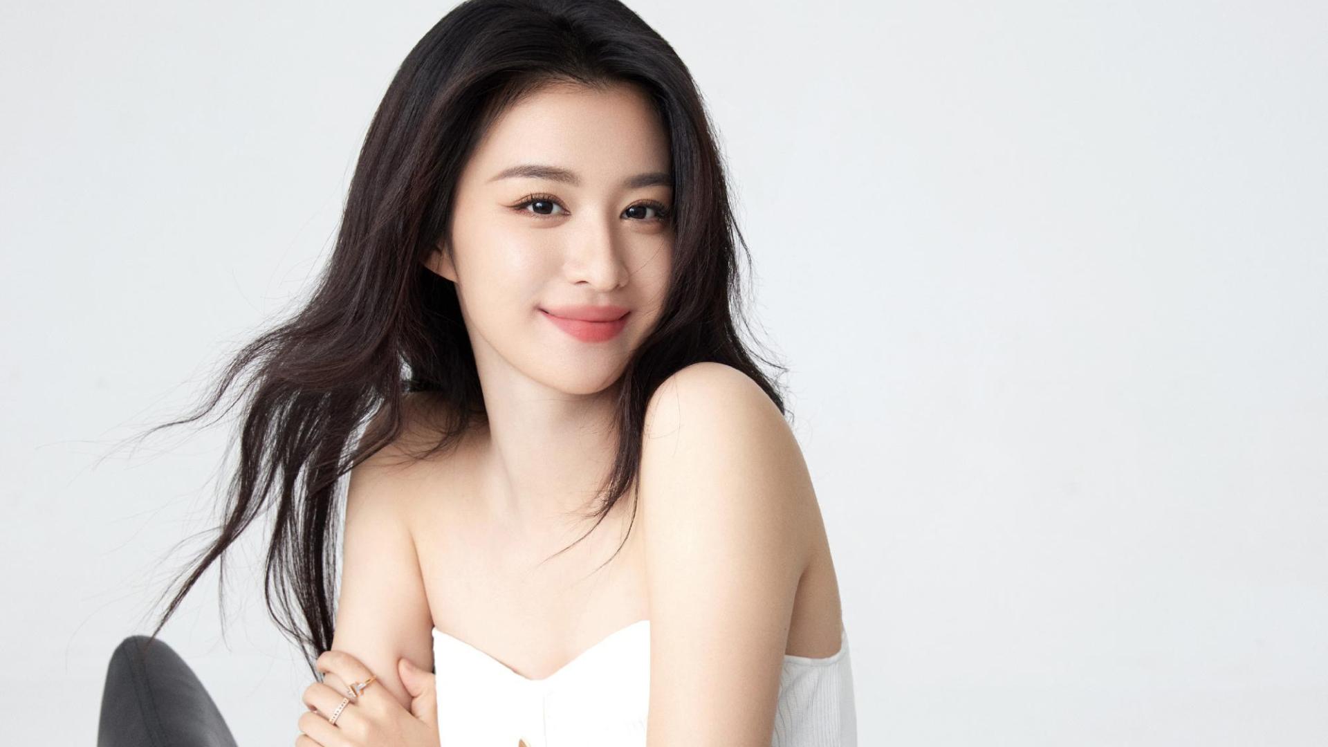 苏小玎|仅才2天，娱圈的瓜就这么生猛？海边激吻，拖欠工资，隐瞒婚史