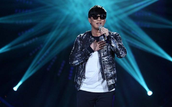 大瓜!黄子佼爆料萧煌奇是假盲人,看不见是装的,曾亲眼看他开车