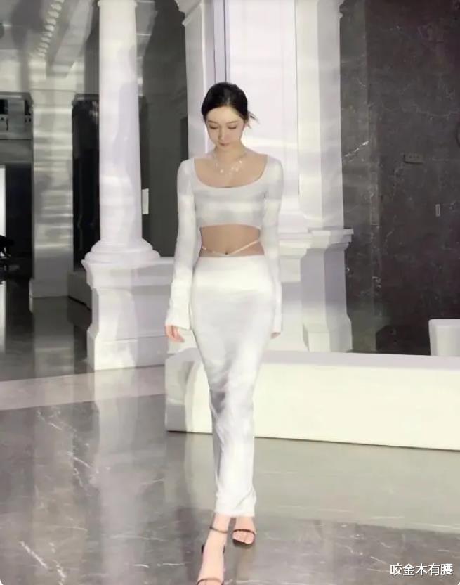 都美竹|都美竹亮相时装周，前脚被嘲P图痕迹重，后脚被曝不在受邀名单中