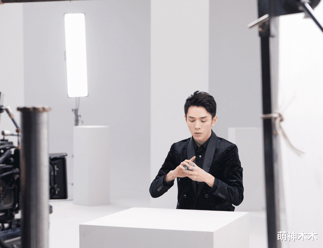 李佳琦直播大翻车!售卖79的眉笔,还怒怼消费者穷:找自己的原因