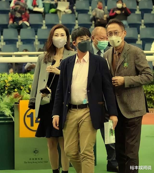 徐怀钰|李嘉欣晒夫妻合照拜年!打扮优雅状态好,许晋亨脸上已有老年斑