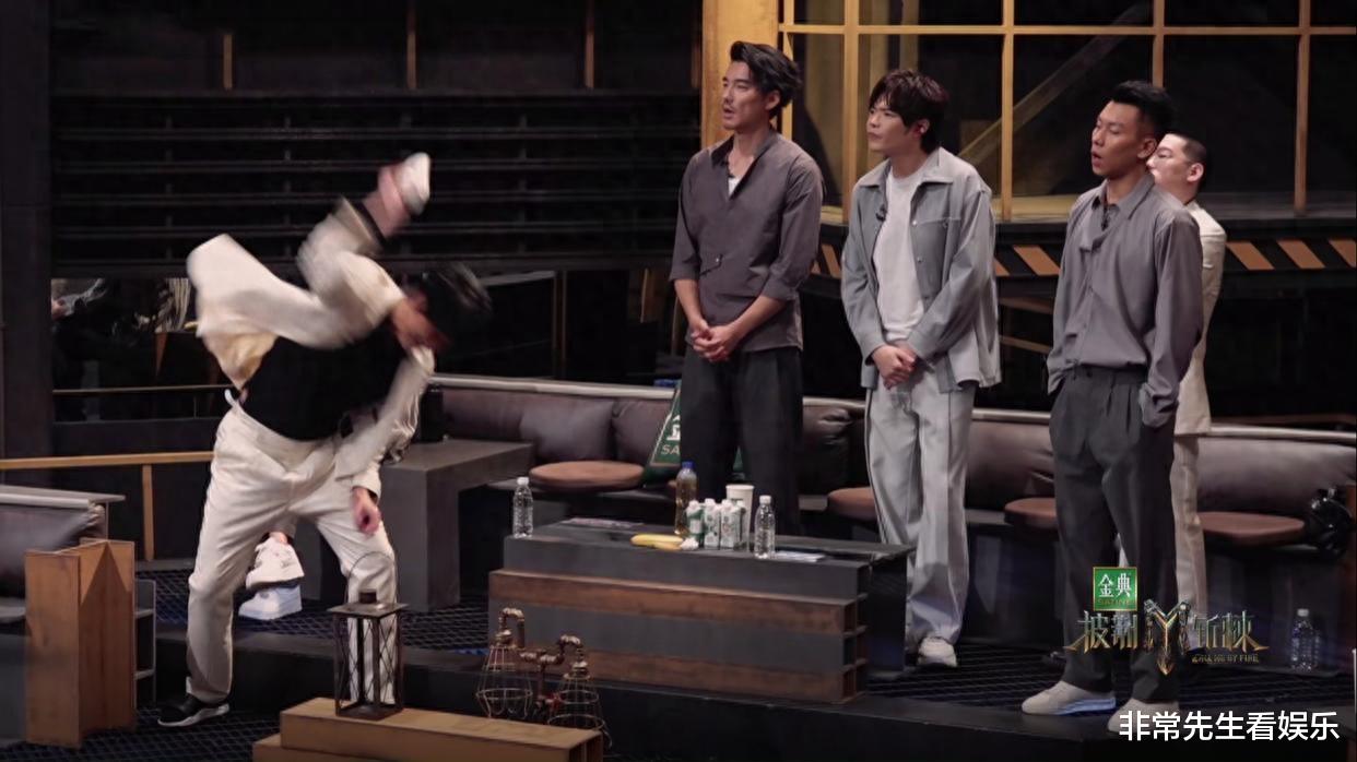 《披哥3》二公信息量大,李玖哲错过《歌手》两次,魏哲鸣离婚,信发怒摔杯