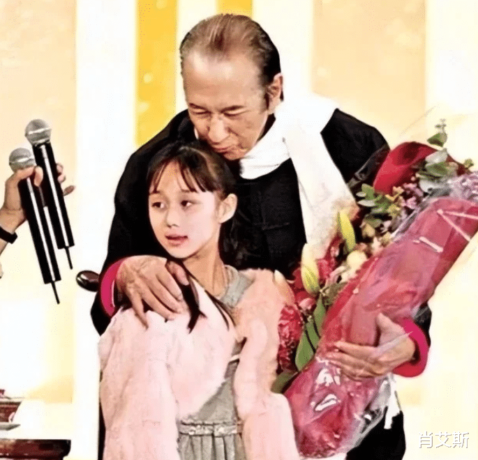 读女校遭棒打鸳鸯,与华为千金组闺蜜团,何超欣才是四房的王牌?