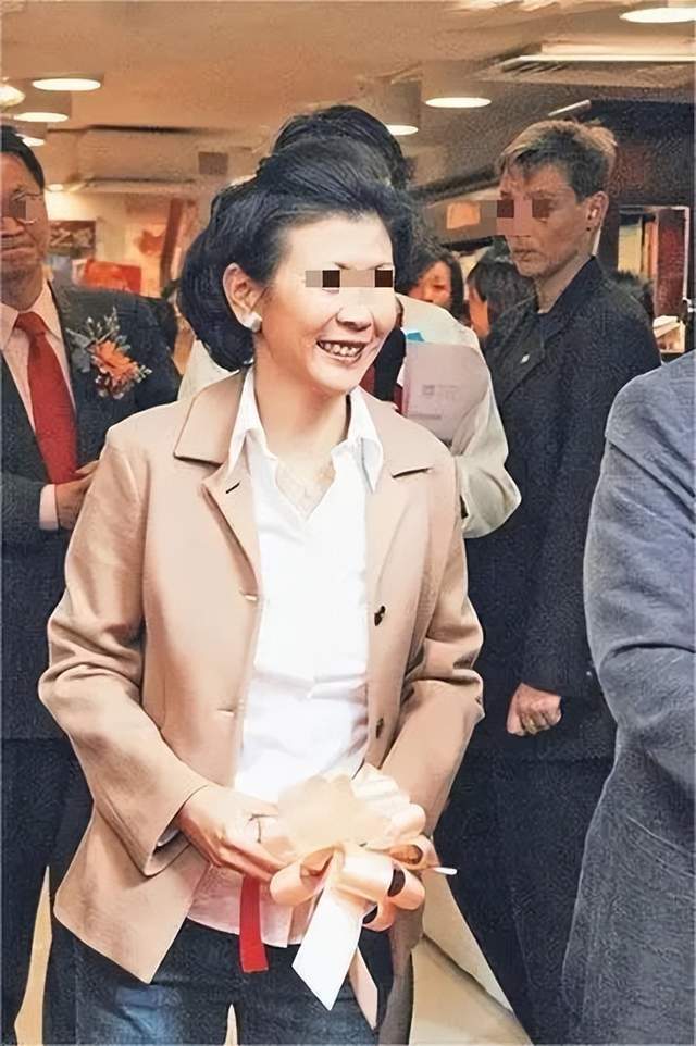 周凯旋|为攀上李嘉诚故意扮老30年,几十年陪伴却换不来结婚证?