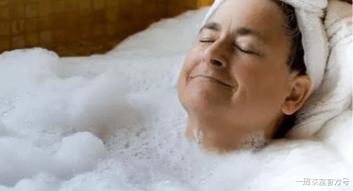 你多久洗一次澡?每天洗澡和每周洗澡,哪个更有益于身体健康?