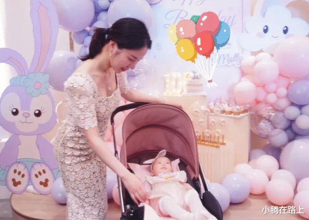 豪门|“豪门百日宴”大火,主持人比春晚还多,家庭条件却比想象的差