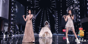 湖南跨年玩太狠!让张天爱乔欣唱“劈你的雷正在路上”,直冲热搜