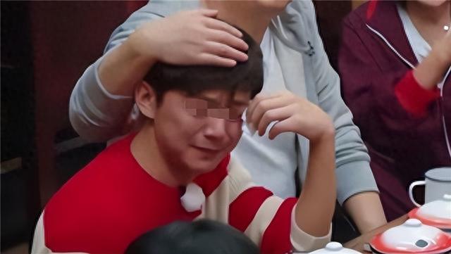 何炅和小保姆的瓜爆了，炸上热搜！果然，他还是出事了！