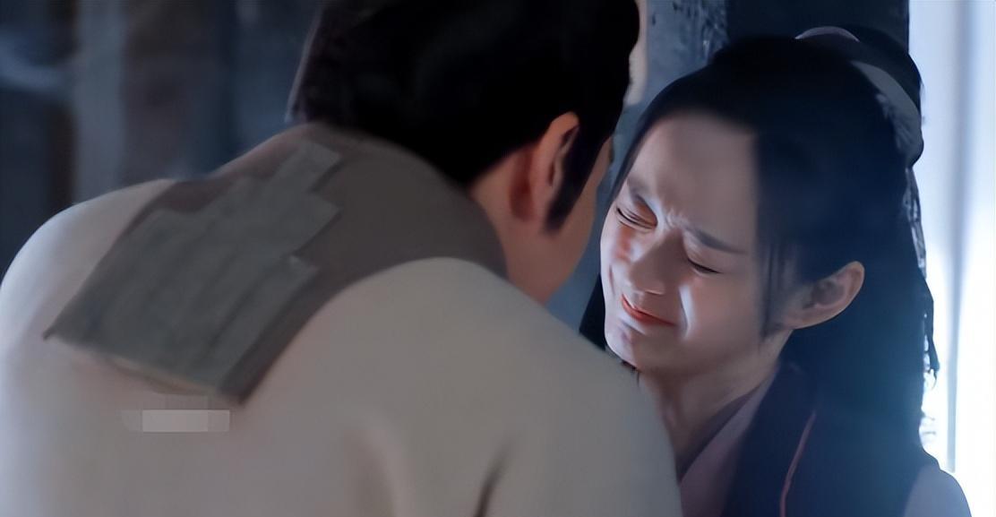 当40岁的黄圣依跟36岁何泓姗站在一起，我才明白什么叫气质和骨相