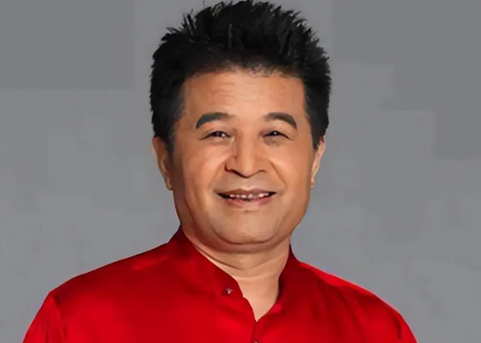 64岁毕福剑凄惨现状曝光，修三轮车，下田种地，生活举步维艰