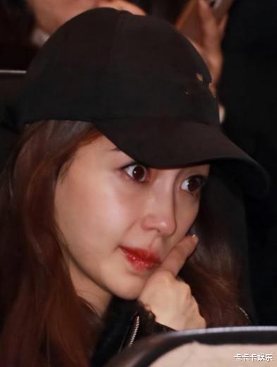 离婚刚满1年,吃完黄晓明“红利”的杨颖,又回到了她的“怪圈”