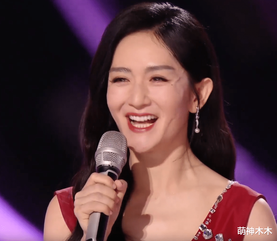 谢娜又翻车了!主持湖南台晚会全程抢话,汪涵都拦不住场面尴尬