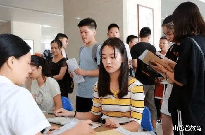 |大学毕业生别乱签“三方协议”，今年新坑换旧坑，坑坑挨着应届生