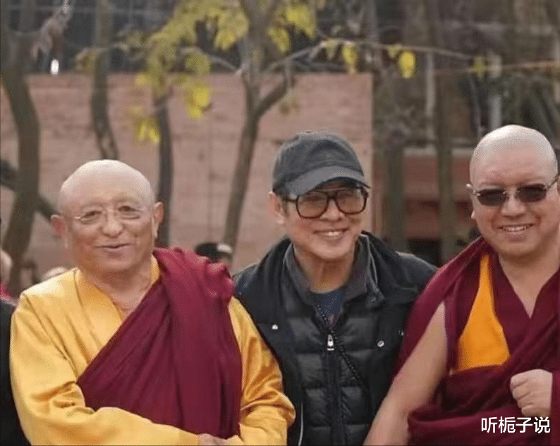 利智一家现身尼泊尔!62岁罕见露面:瘦成皮包骨头,没有当年风韵