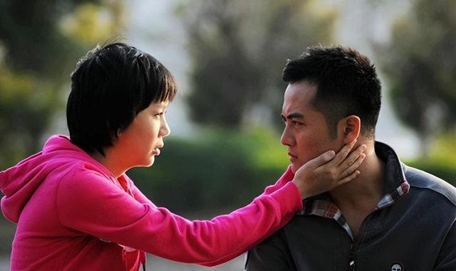 他是张嘉译的亲表弟,被表哥用11部戏带红,如今登上央视走红放大