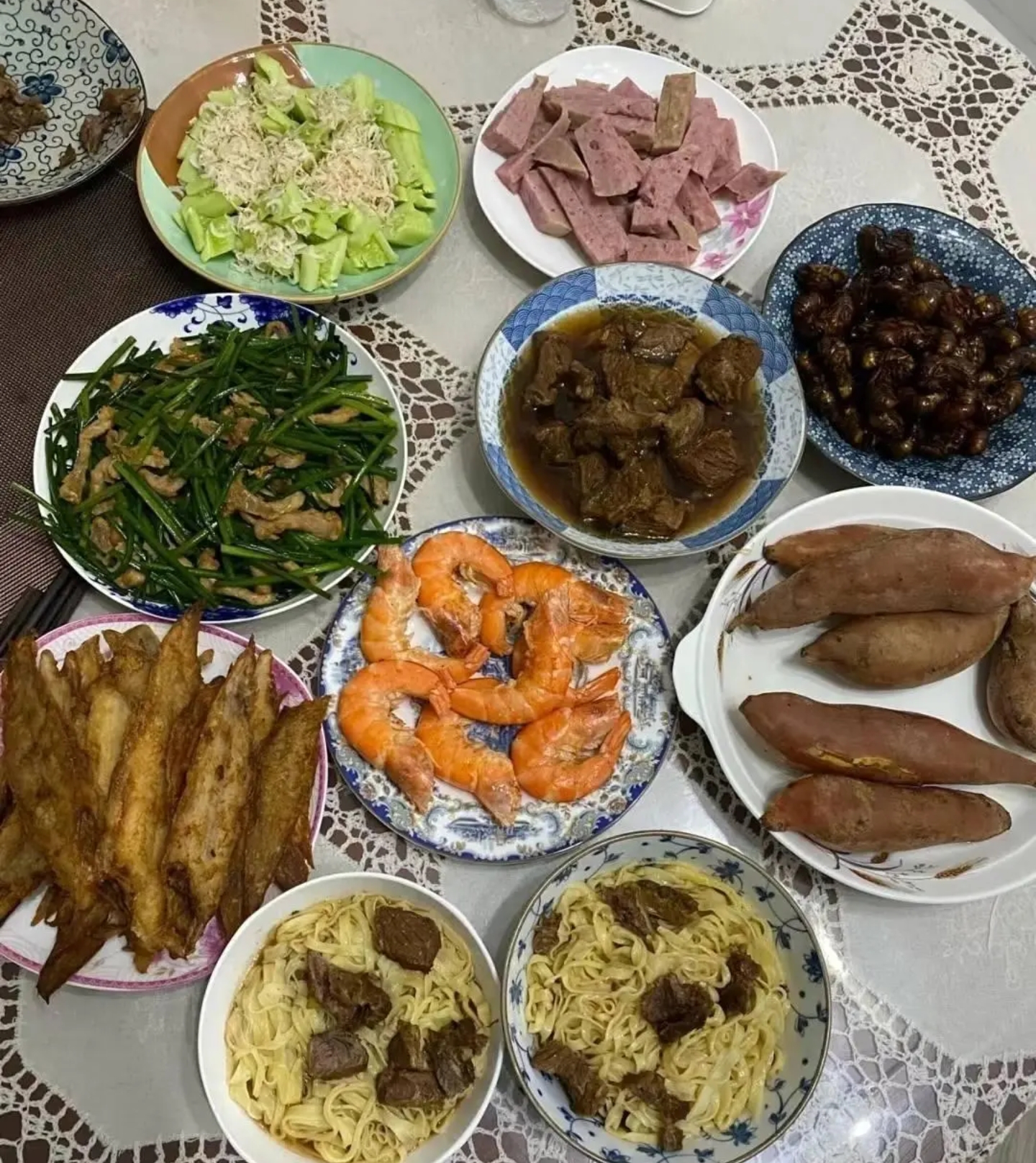 青岛|青岛女子晒一家五口晚餐，每月伙食费过万，网友一看饭菜坐不住了