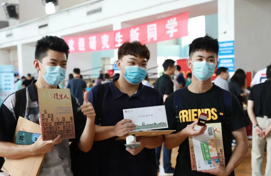 复旦硕士求职屡碰壁,近200份简历仅收获滴滴,文科生忍不住破防