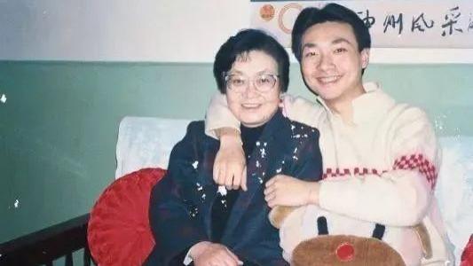 一路走好！61岁刘德华突然发文宣布噩耗，字字戳心，让人泪目