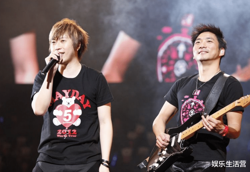 高海宁|演唱会求婚情侣被骂惨,穿婚纱疑提前踩点,五月天被罚款3.4万