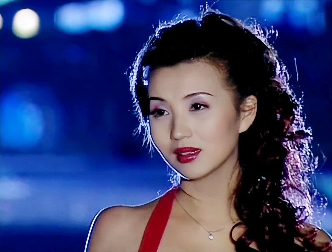 陈好罕见与薛佳凝合照,前者嫁富豪依旧迷人,后者带佛珠皈依佛门